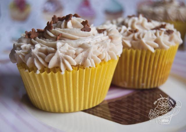 CUPCAKES NAVIDEÑOS DE TURRÓN DEL BLANDO Y CABREO MONUMENTAL CON EL TEMA DE PERMISOS