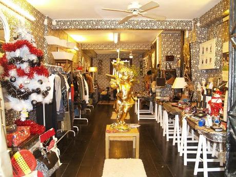 Alejandra Botto, con estilismo de Aloastyle, amadrina el saldillo a favor de Menudos Corazones