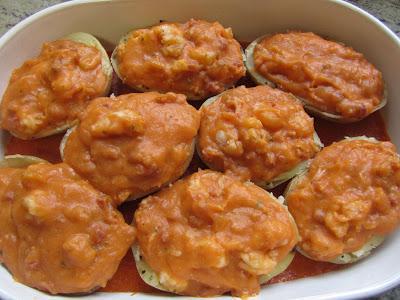 Patatas rellenas de langostinos en salsa americana