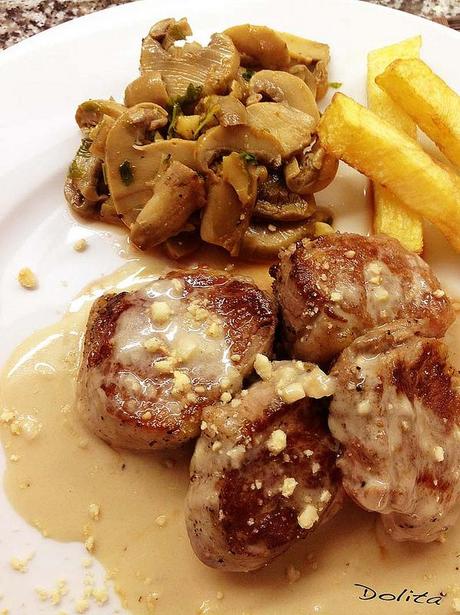 Solomillo de Cerdo Iberico con salsa de Roquefort y Avellanas – RECETAS DE COCINA Solomillo de Cerdo Iberico con salsa de Roquefort y Avellanas