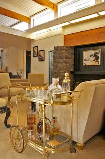 Una camarera muy vintage