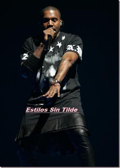 hombre kanye 01 z thumb Kanye West pone de moda la falda para hombre