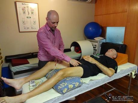 Sesión de Acupuntura Neurofuncional  a cargo de Toni Gordo. Una terapia que  llega a España a través de la Universidad de McMaster en Hamilton (Canadá). Una técnica especialmente eficaz en medicina deportiva.