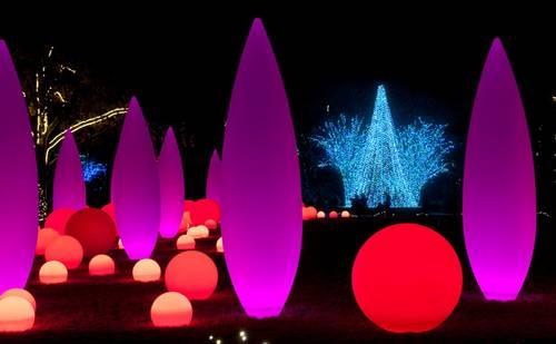 árboles-esferas-iluminación-diseño-moderno-navidad