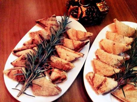 Triángulos de camembert con confitura de ciruela