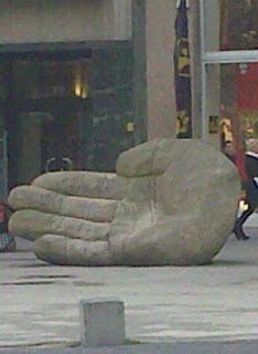 MANOS - UNA ÓPERA. DOS CIUDADES.