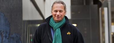 DISFRUTO DE LA VIDA CON LOS PIES EN EL SUELO