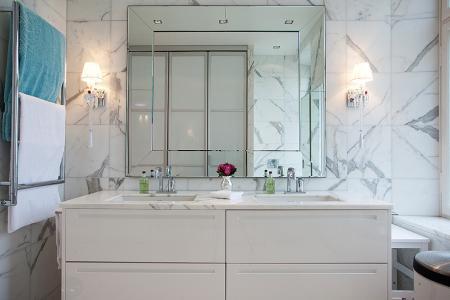 Estilo clásico si, pero renovado vinoteca en casa sofá barcelona sillón le corbusier estilo sueco estilo nórdico estilo decoración clásico electrodomésticos lujosos electrodomésticos gaggenau decorar un piso lujoso decoración nórdica decoración lujosa decoración gimnasio sauna en casa decoración estilo clásico moderno decoración en blanco y madera decoración de pisos grandes decoración de lujo decoración de interiores cocinas modernas cocinas lujosas cocinas grandes cocinas funcionales cocinas blancas chandelier butacas clásicas decoración blog interiorismo blog diseño nordico blog decoración baño de marmol blanco alfombras persas blancas