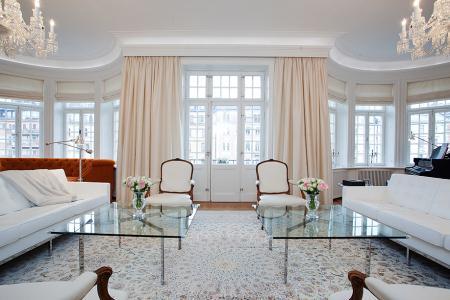 Estilo clásico si, pero renovado vinoteca en casa sofá barcelona sillón le corbusier estilo sueco estilo nórdico estilo decoración clásico electrodomésticos lujosos electrodomésticos gaggenau decorar un piso lujoso decoración nórdica decoración lujosa decoración gimnasio sauna en casa decoración estilo clásico moderno decoración en blanco y madera decoración de pisos grandes decoración de lujo decoración de interiores cocinas modernas cocinas lujosas cocinas grandes cocinas funcionales cocinas blancas chandelier butacas clásicas decoración blog interiorismo blog diseño nordico blog decoración baño de marmol blanco alfombras persas blancas