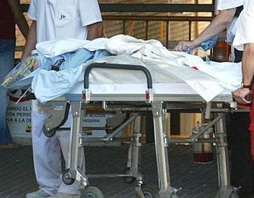 No le encuentran dinero para robar y le muerden el pene