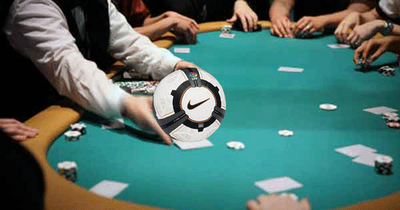 Que une fútbol y Póker