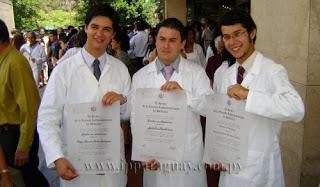 Llegaron a Asunción 50 paraguayos graduados de medicina en Cuba
