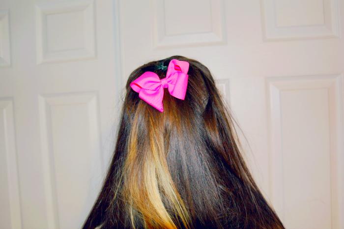 Pink bow, pink lipstick