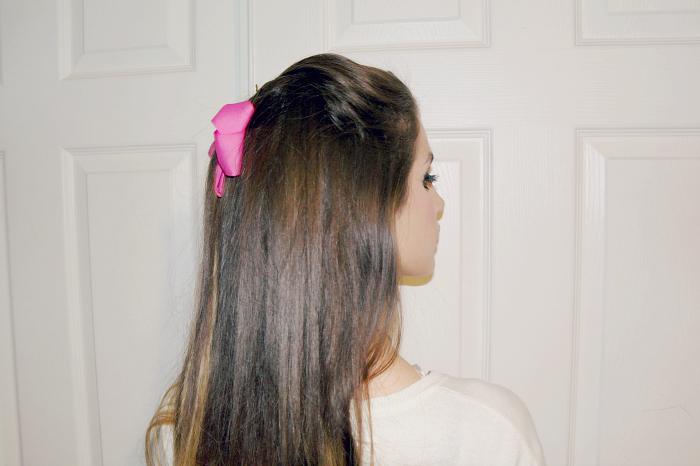 Pink bow, pink lipstick