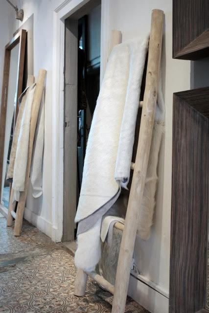 Escaleras de mano dentro de la casa