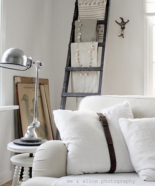 Escaleras de mano dentro de la casa