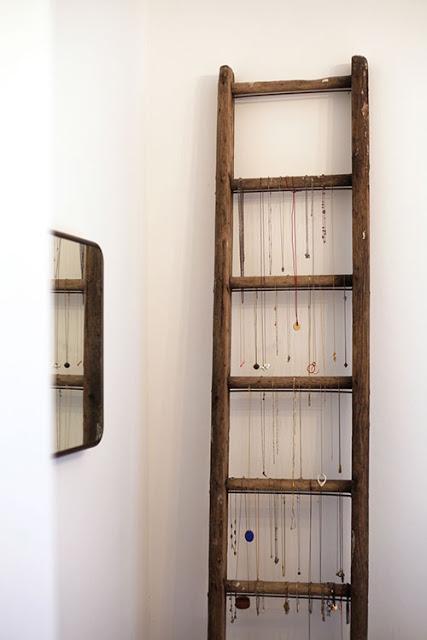 Escaleras de mano dentro de la casa