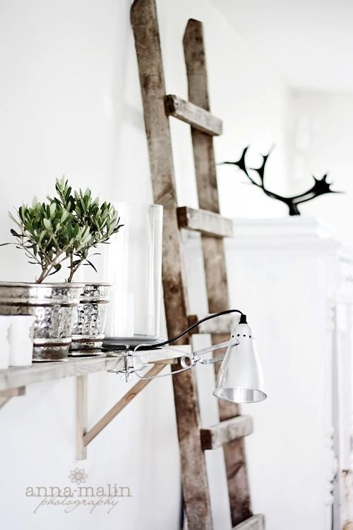 Escaleras de mano dentro de la casa