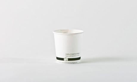 El sueño de beber en vasos de papel