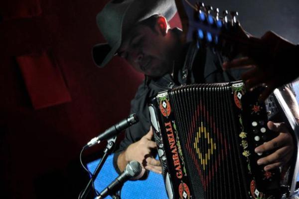 281754_498883603488653_1726067123_n