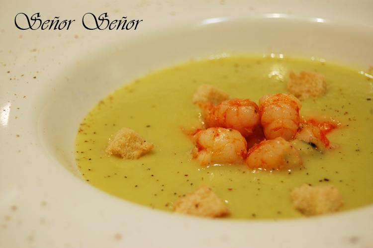 Vichyssoise de aguacate y langostinos