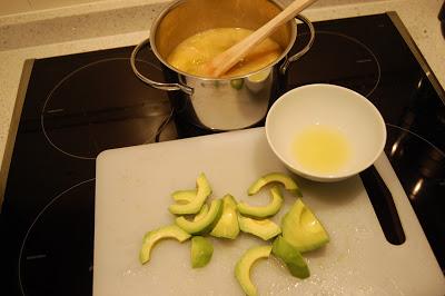 Vichyssoise de aguacate y langostinos