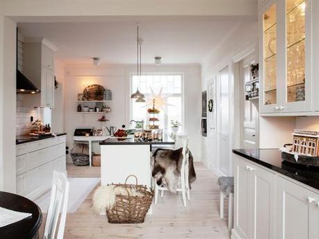 Una vivienda en Suecia, estilo en blanco.