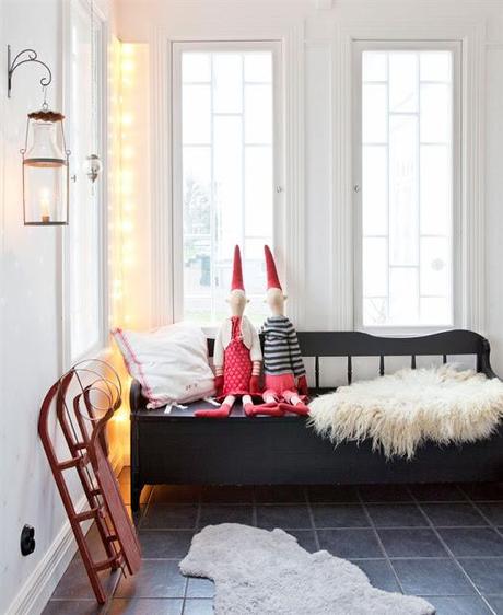 Una vivienda en Suecia, estilo en blanco.