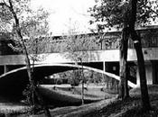 Abren casa sobre arroyo