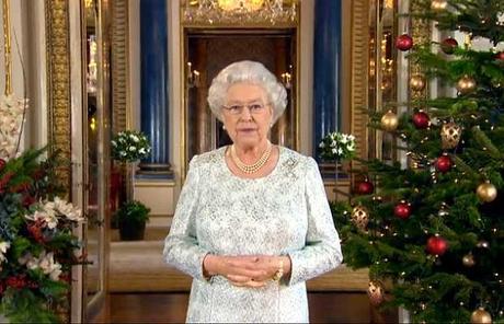 Queen Elizabeth y King James en televisión: “Dios vino a darse a sí mismo”