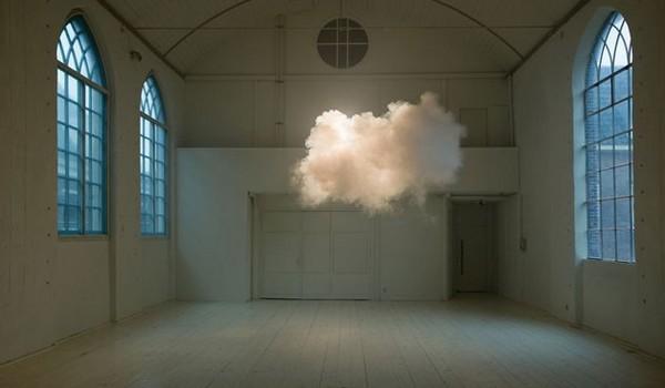 Artista "crea" nubes bajo techo - Paperblog