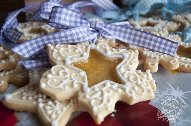 GALLETAS DE NAVIDAD CON CORAZÓN DE CARAMELO SIN HUEVO