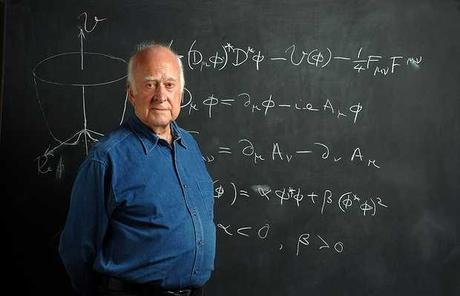 Peter Higgs, contra el ateísmo militante de Dawkins, 'ciencia y fe son compatibles'
