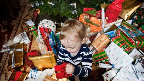  Una niña de 8 años recibe un revólver como regalo de Navidad en EE.UU