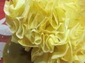 Pompones Crujientes sobre Salsa Toffe