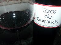 Cata del vino tinto Toros Guisando