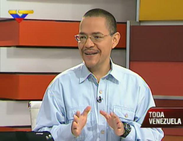 Ministro Villegas pide respeto a la salud del Presidente y al pueblo venezolano #ChávezViveYVencerá