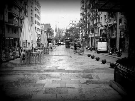 Bajando por la Avenida Gaudí de Barcelona