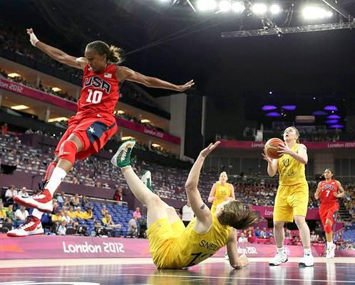 Australia's Kristi Harrower (10)  y Belinda Snell  USA's = Londres 2012 ( crédito Eric Gay - AP Images)