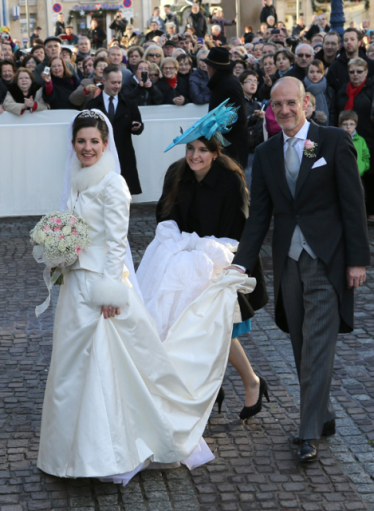 Adelaide Drape-Frisch, una elegante novia invernal