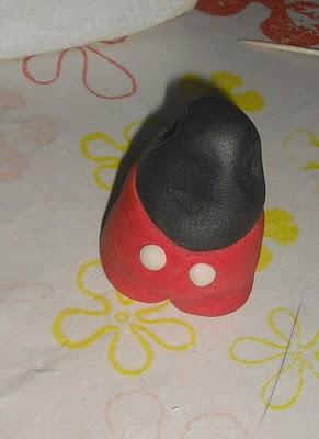 Paso a paso: modelar a Mickey Mouse con fondant