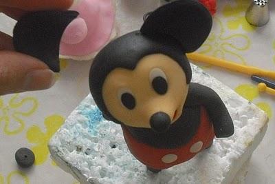 Paso a paso: modelar a Mickey Mouse con fondant