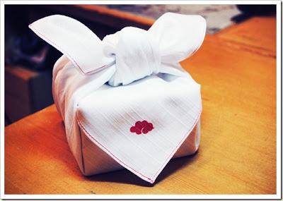 Furoshiki:Una forma ecológica y milenaria de envolver regalos