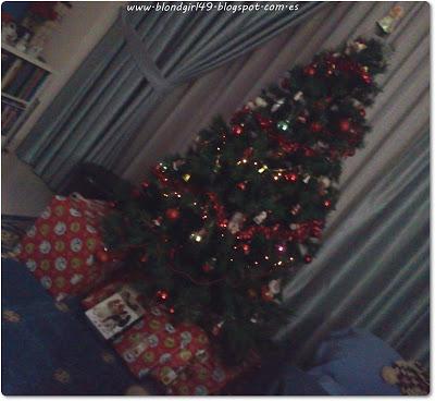 Montando el arbolito de Navidad