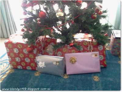 Montando el arbolito de Navidad