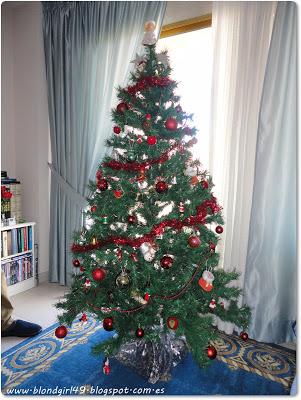 Montando el arbolito de Navidad