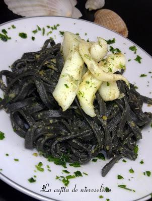 Pasta negra con sepia al paté de arbequina