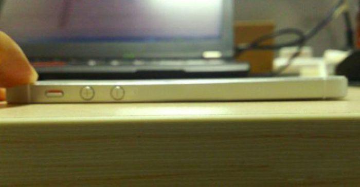 El iPhone 5 se dobla en el bolsillo trasero