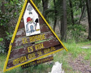 Cartel de Parques Nacionales en el Lago Gutiérrez