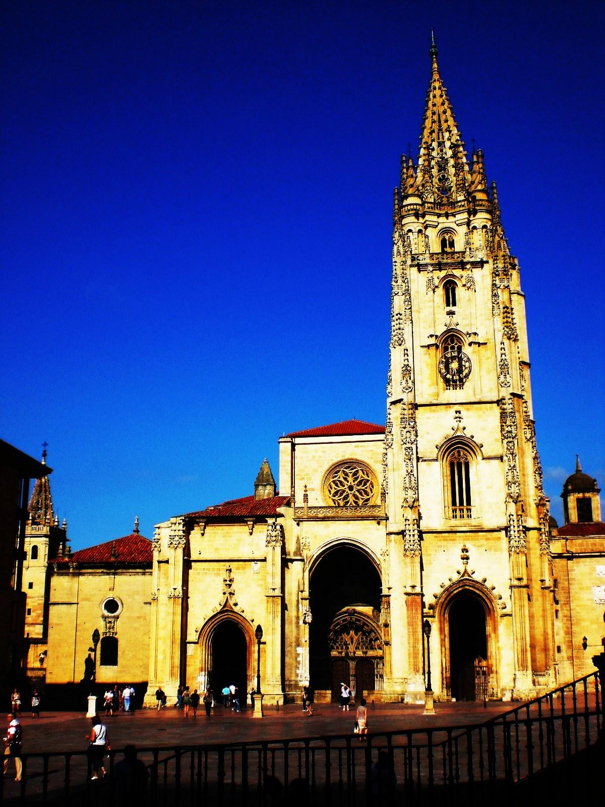 Reseña: Muerte sin resurrección, de Roberto Martínez Guzmán